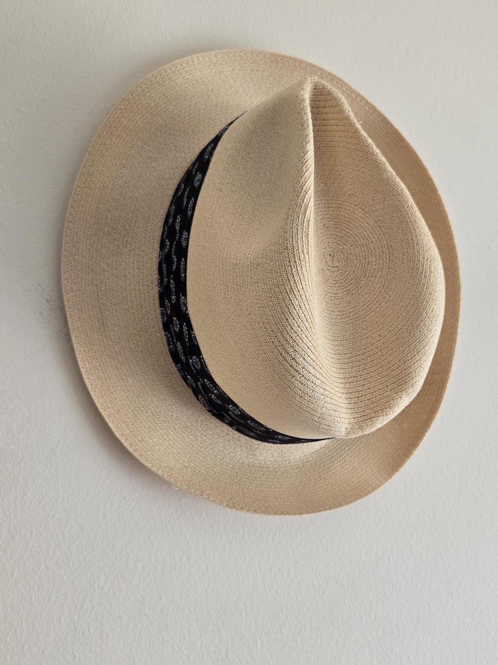 Vintage Dobbs Fifth Avenue Straw Fedora Paisley Band USA Hat 7 1/4 - Picture 2 of 9